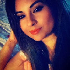 Meet your Posher, Gloria